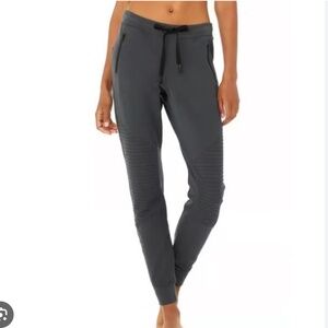 Alo Yoga Women’s Urban Moto Sweatpant in Gray Size Medium
